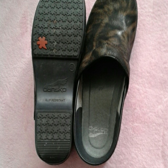 Like new! Dansko shoes 😊 MAKE OFFER 😊 - Picture 2 of 6